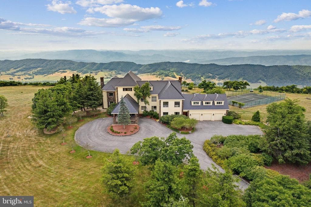 2835 Airport Road photo 1