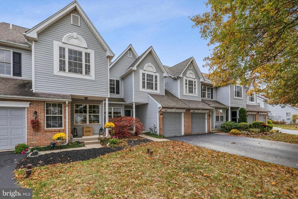 1016 Greenes Way Circle photo 1
