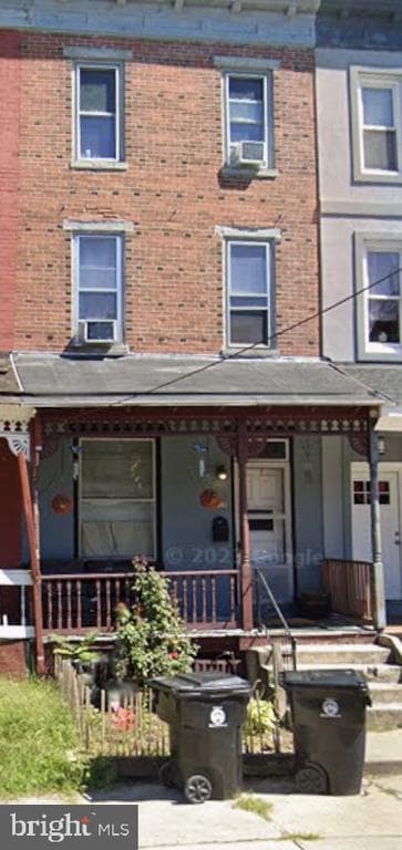 341 Crescent Street photo 1