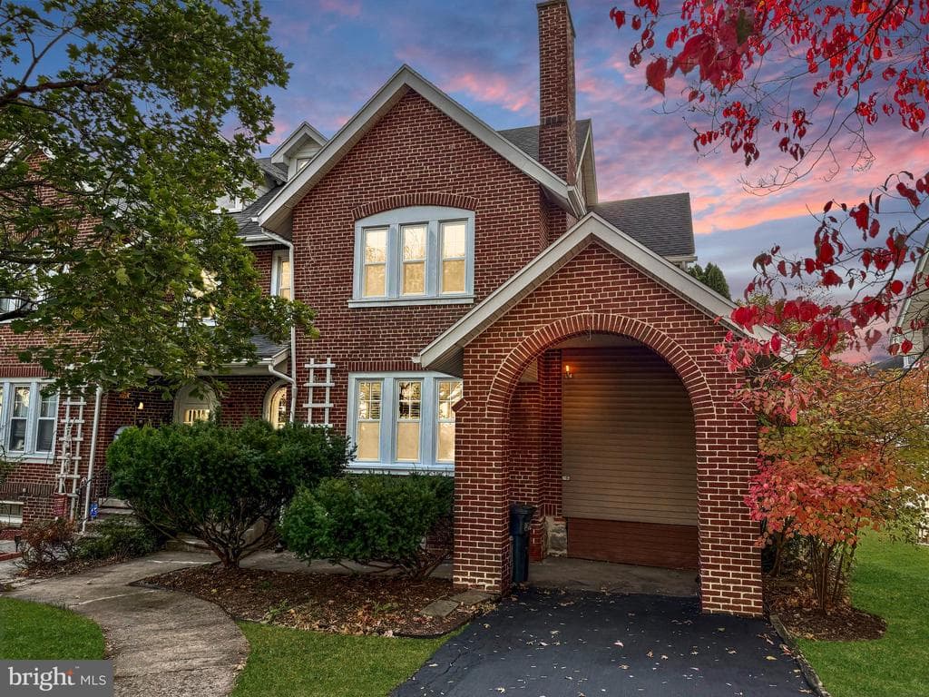 323 Carsonia Avenue photo 1