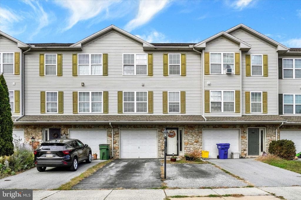 435 Fisher Drive photo 1