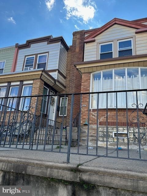 934 E Sanger Street photo 1