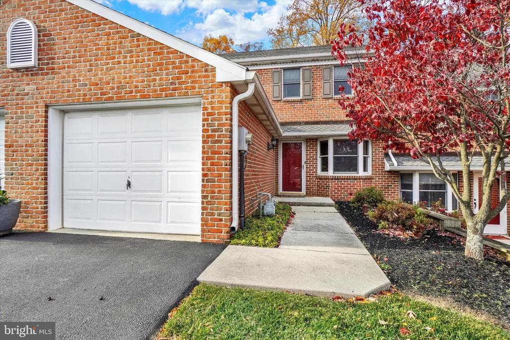 275 Wyntre Brooke Drive photo 1