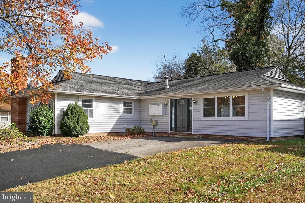 8021 Holly Avenue photo 1