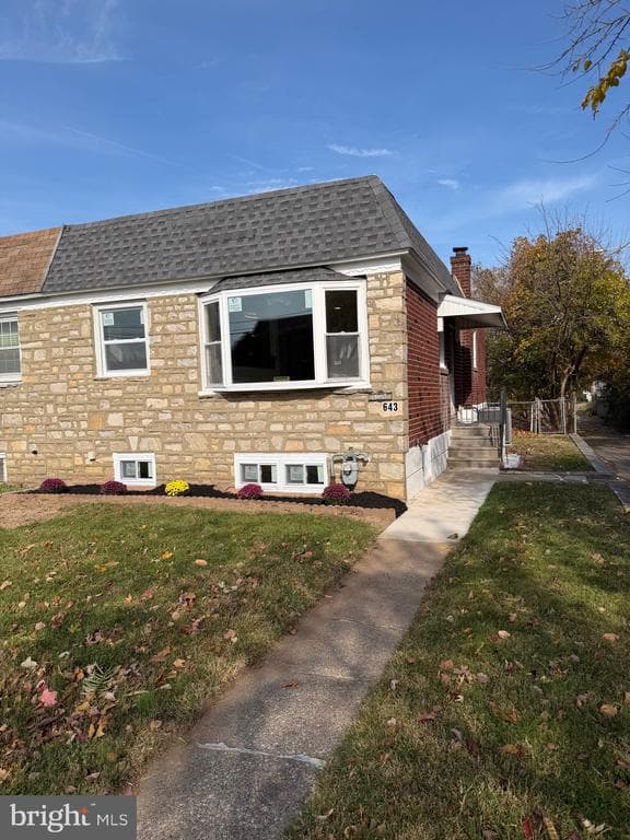 643 E Roberts Street photo 1