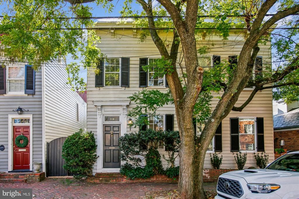 210 Gibbon Street photo 1