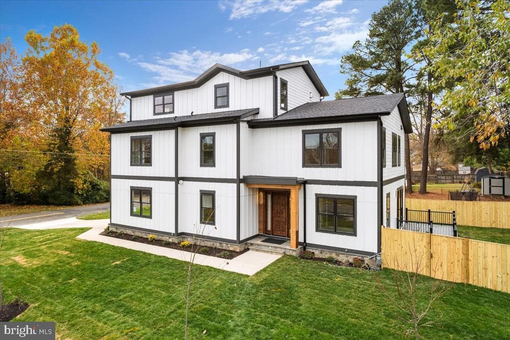 1600 Lafayette Drive photo 1