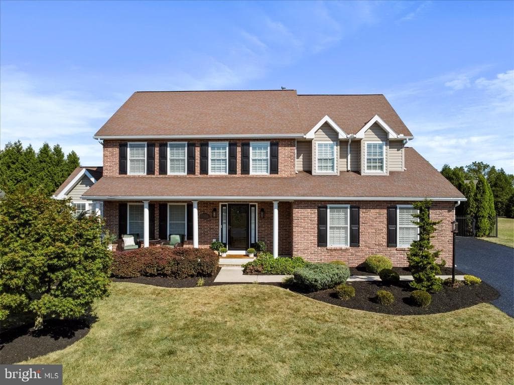 1033 Webling Circle photo 1