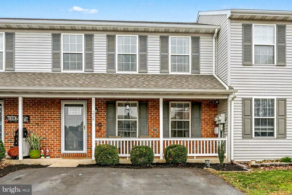 238 Chelmsford Drive photo 1