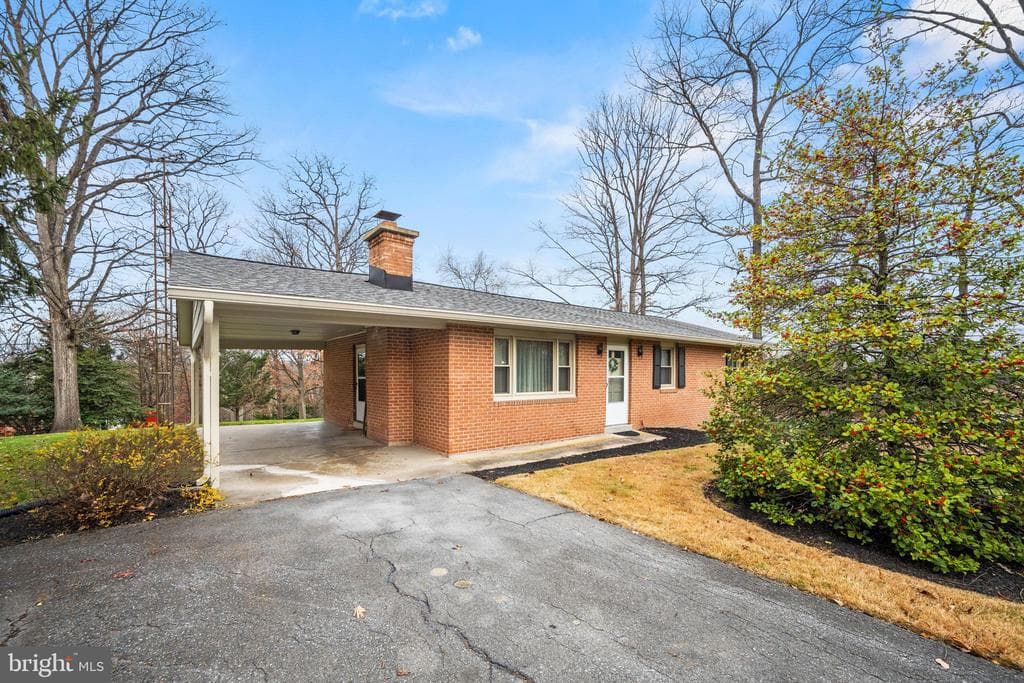 5402 Hines Road photo 1