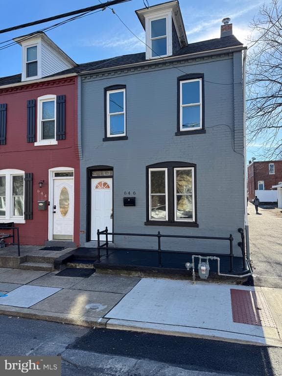 646 1st Street photo 1