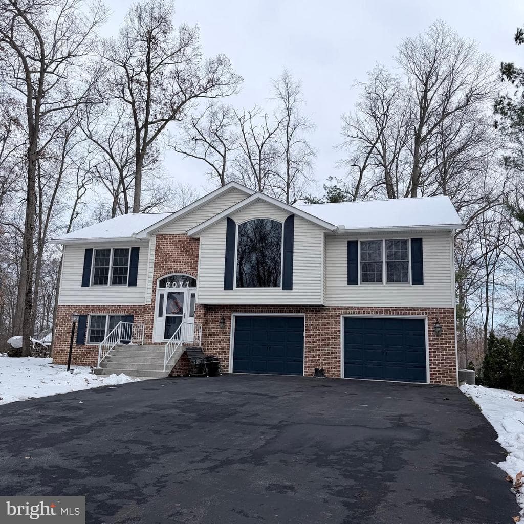 6071 Greenbriar Court photo 1
