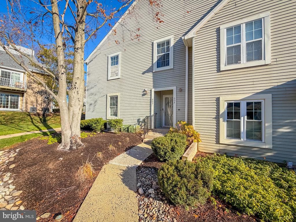 603 Society Place photo 1