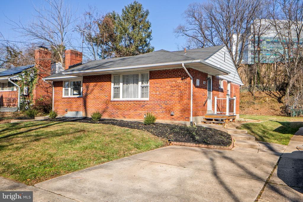 1513 Flora Lane photo 1