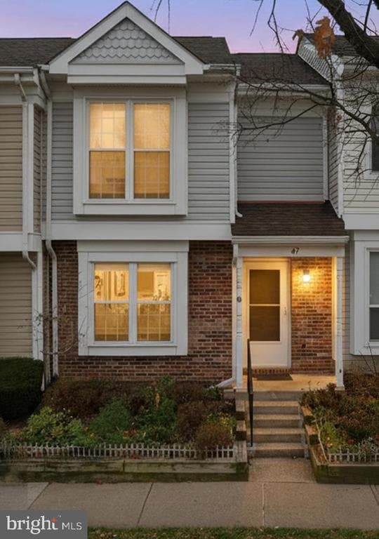 47 Essex Square photo 1