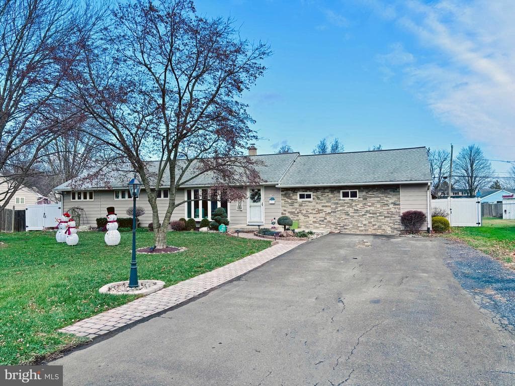 1309 Clyde Road photo 1