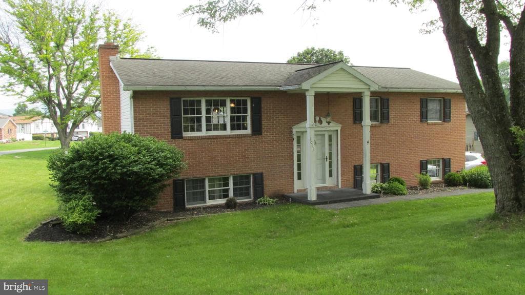 1012 Gray Lane photo 1