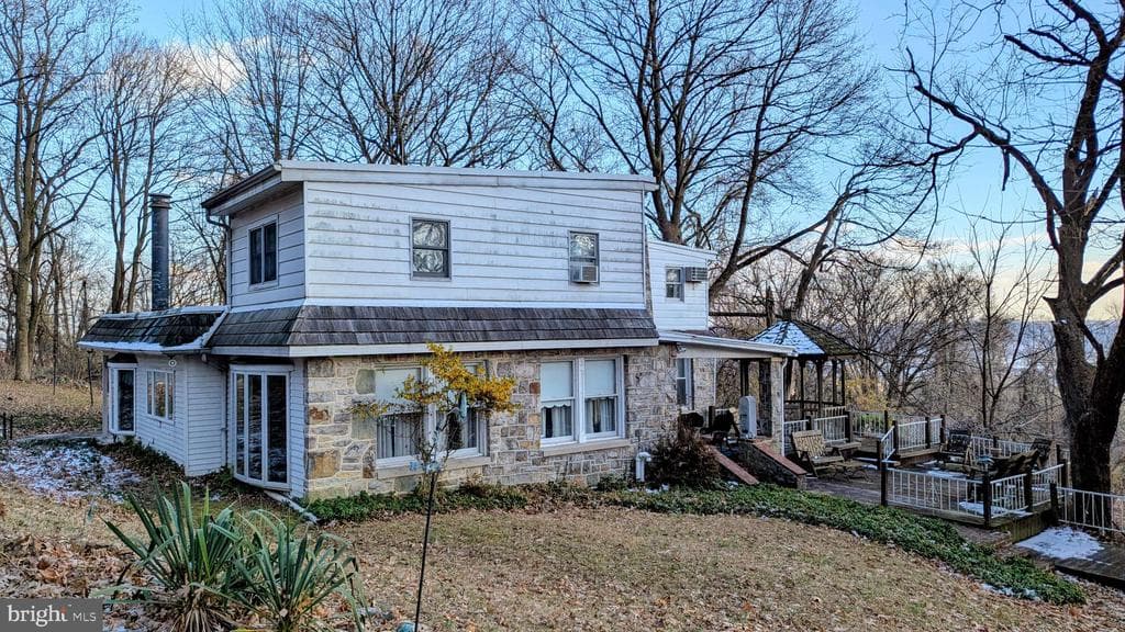 1987 Ridgewood Road photo 1
