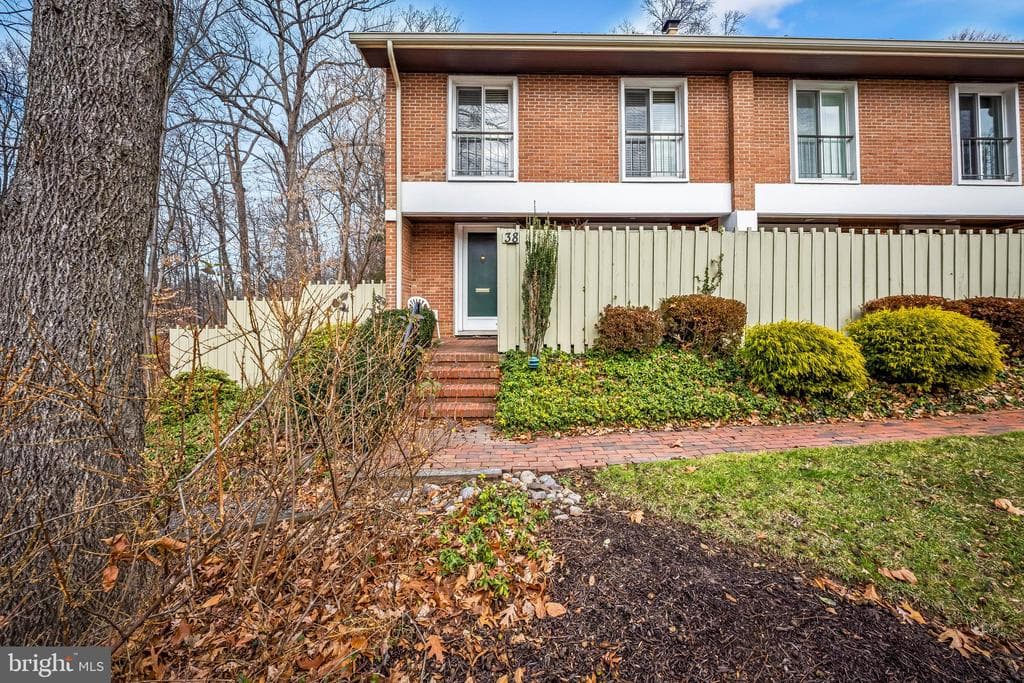 38 Bouton Green Court photo 1