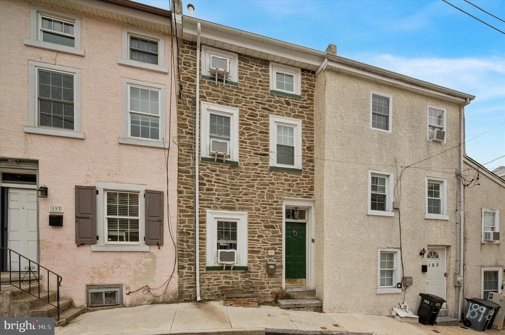 191 Maiden Street photo 1