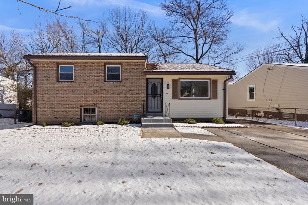 5527 Duchaine Drive photo 1