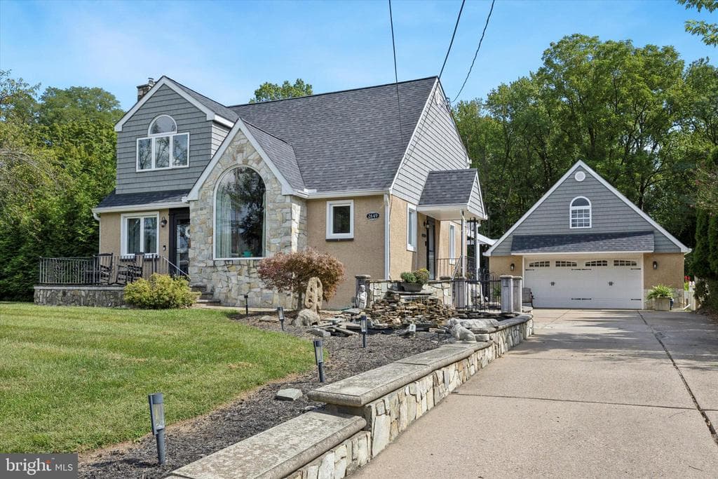 2649 Murray Avenue photo 1