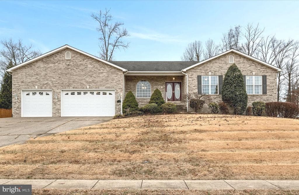 327 Clydesdale Drive photo 1