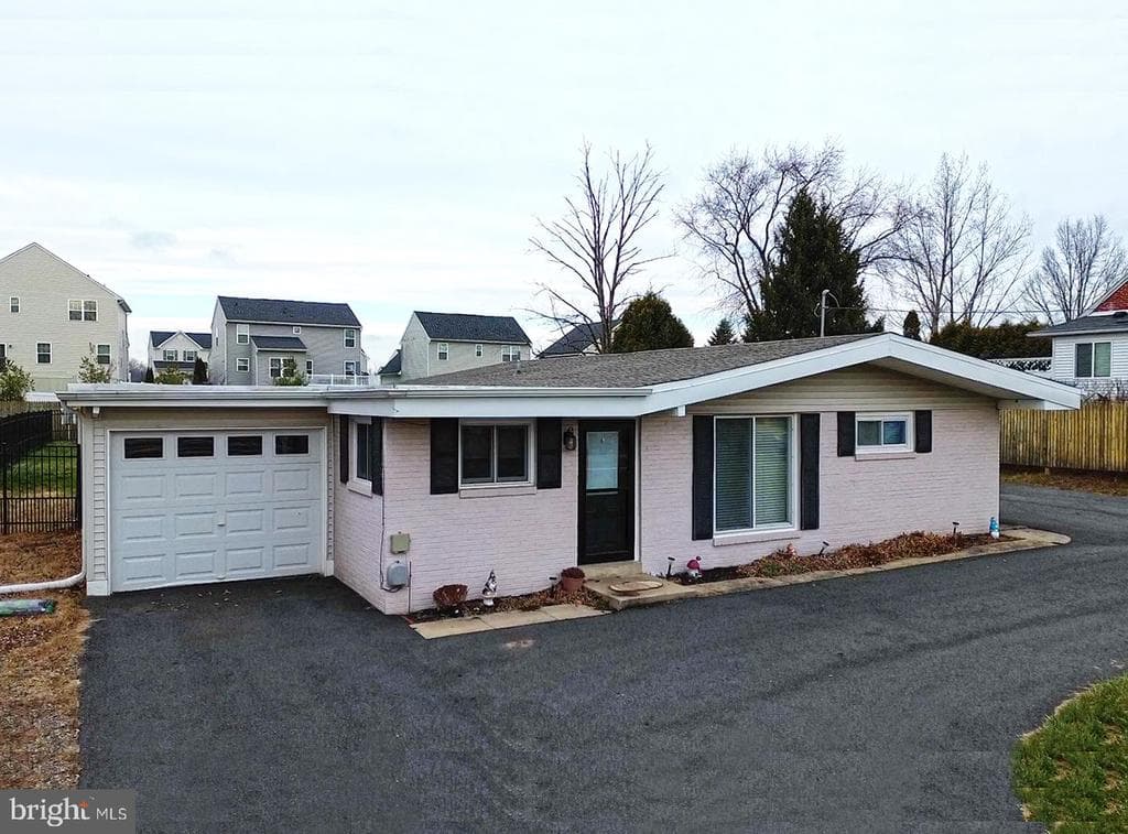 2403 N Charlotte Street photo 1