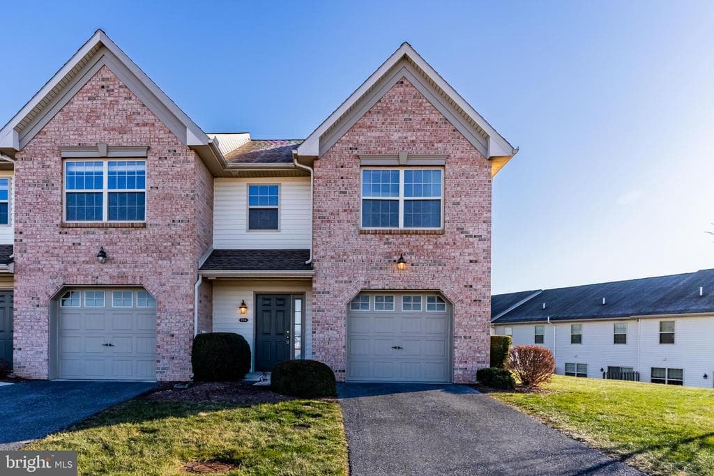 216 Melbourne Lane photo 1