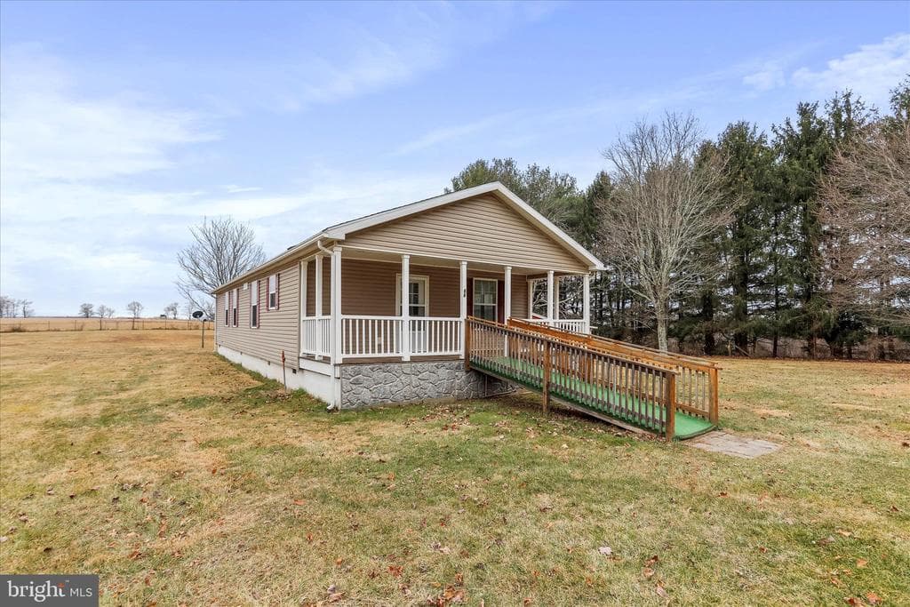 88 Homestead Lane photo 1