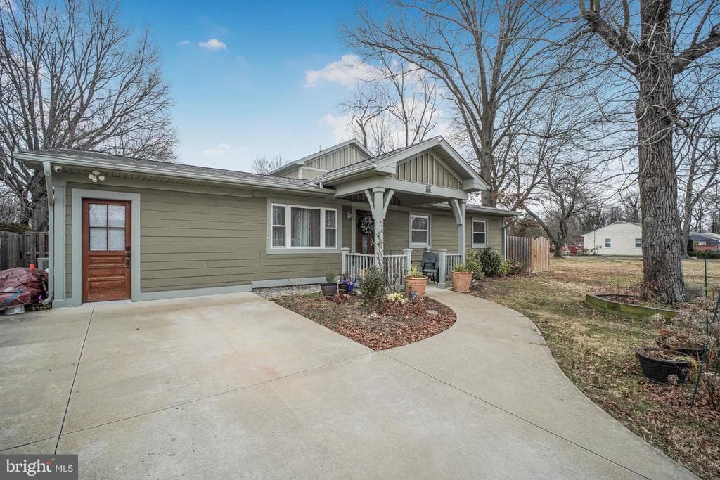 8227 Frye Road photo 1