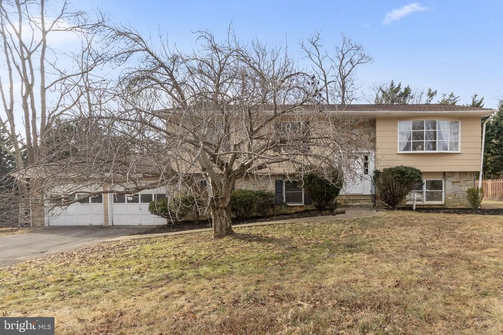 520 Beards Hill Road photo 1