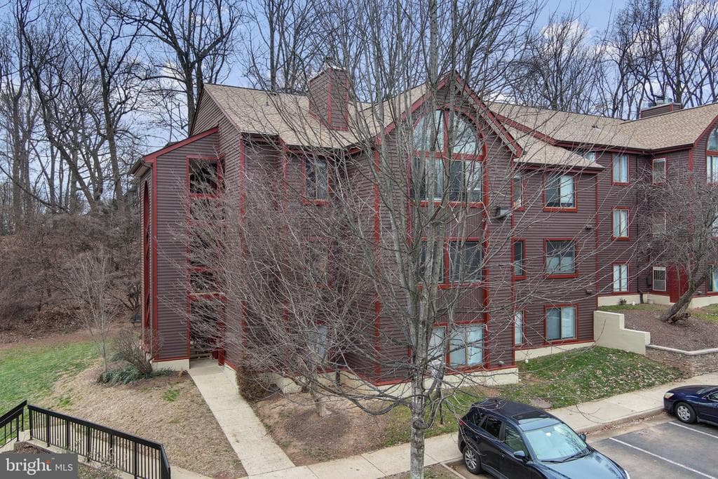 2806 Lee Oaks Place #202 photo 1