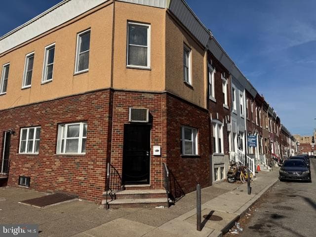 2252 S Darien Street photo 1