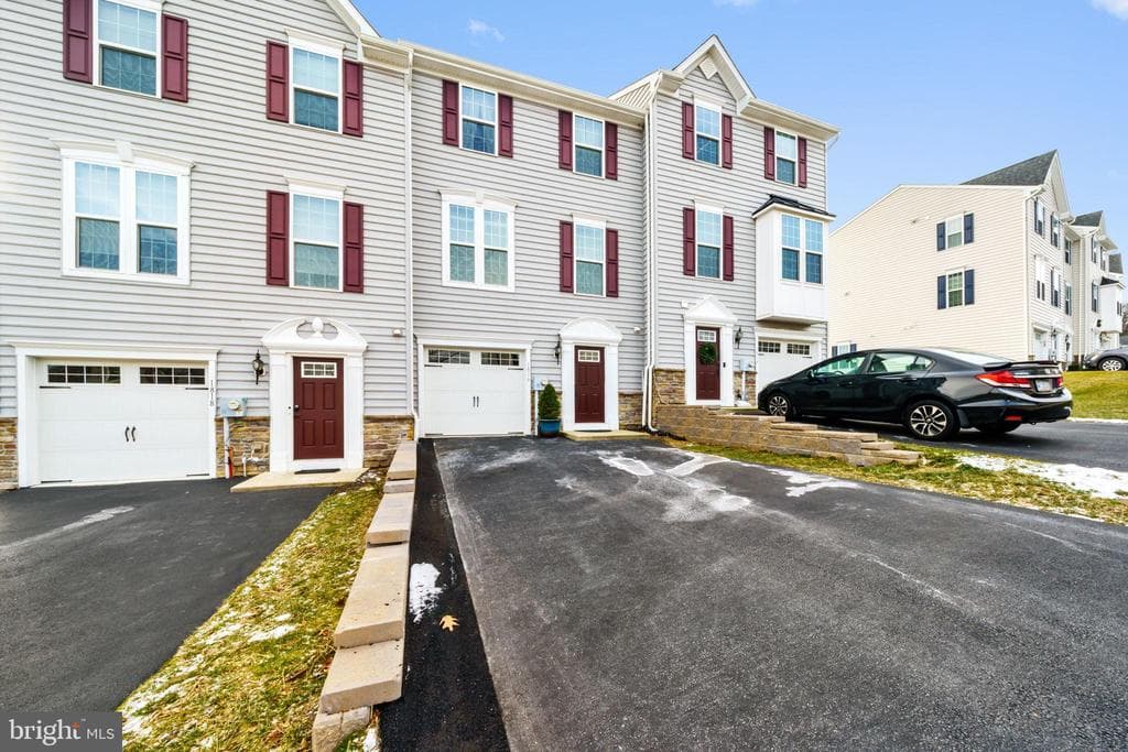 1816 Honeysuckle Court photo 1