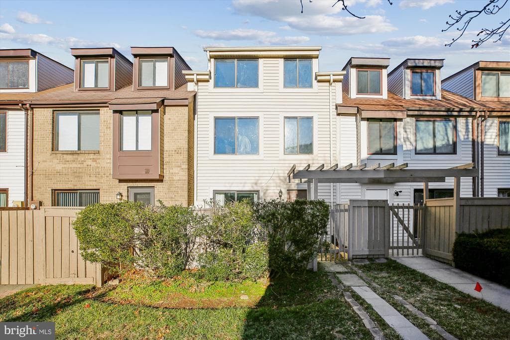 10012 Forest View Place photo 1