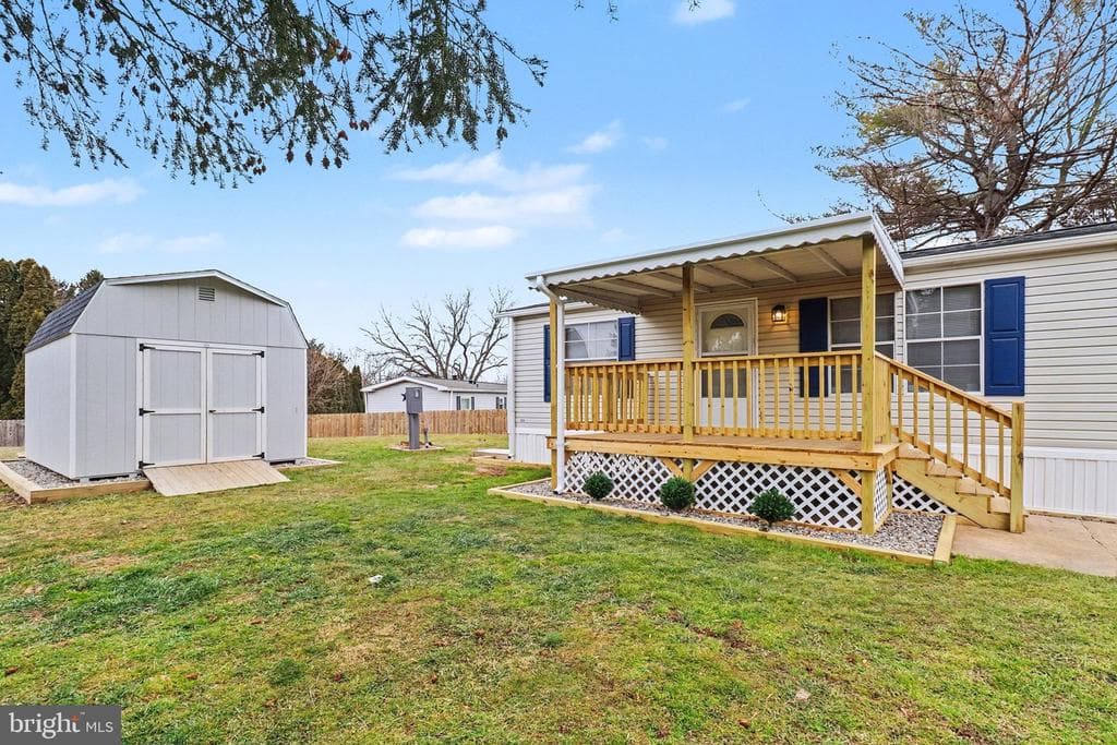 8 Kimberly Avenue photo 1
