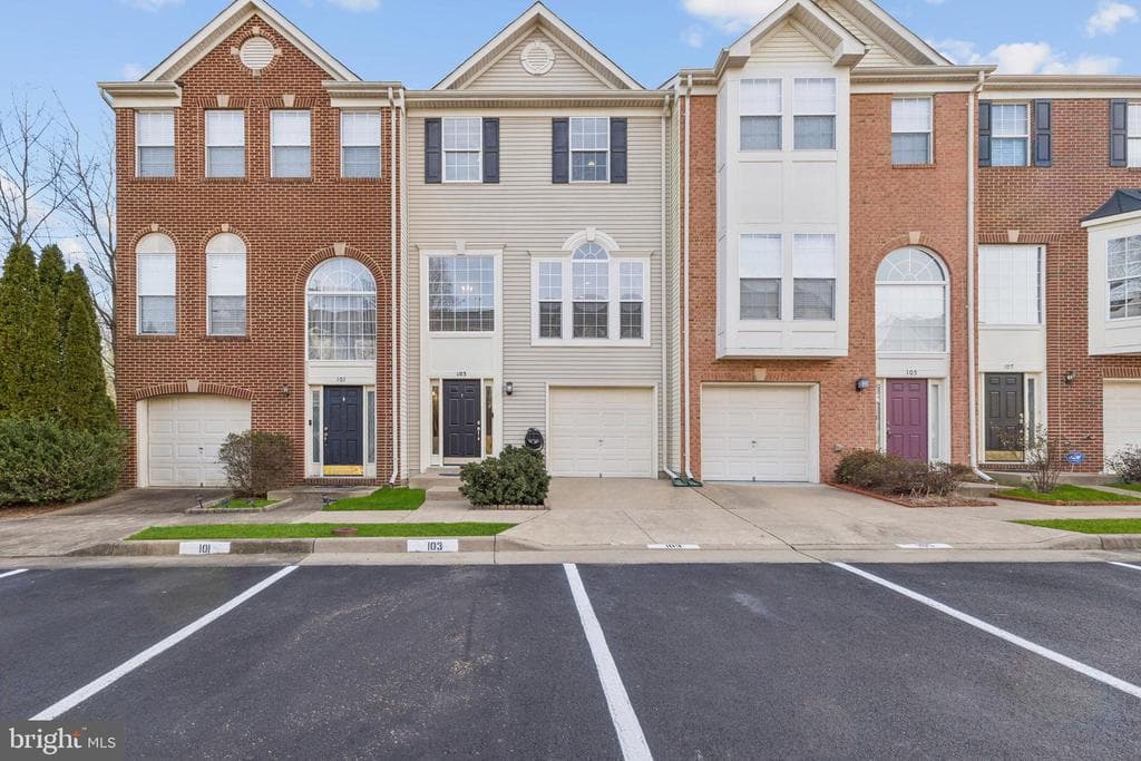 103 Raynar Court photo 1