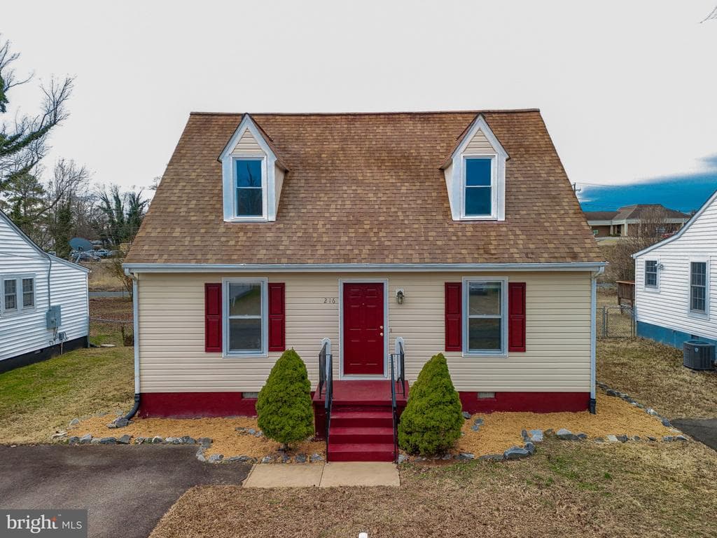 216 Marion Street photo 1