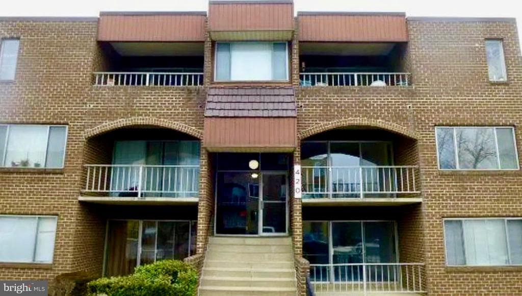 420 Girard Street #121 photo 1
