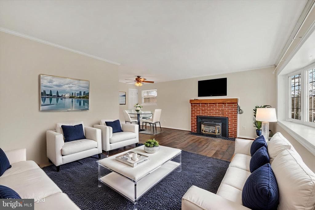 307 Lee Way photo 1