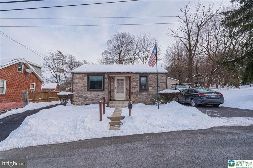 2303 S Filbert Street photo 1