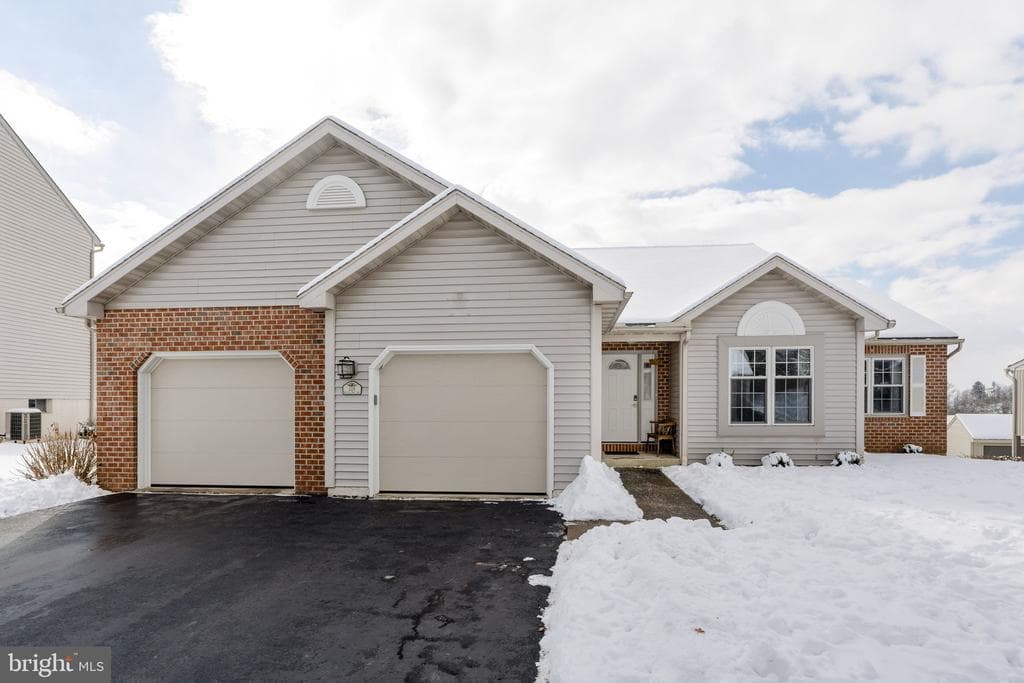 224 Willow Drive photo 1