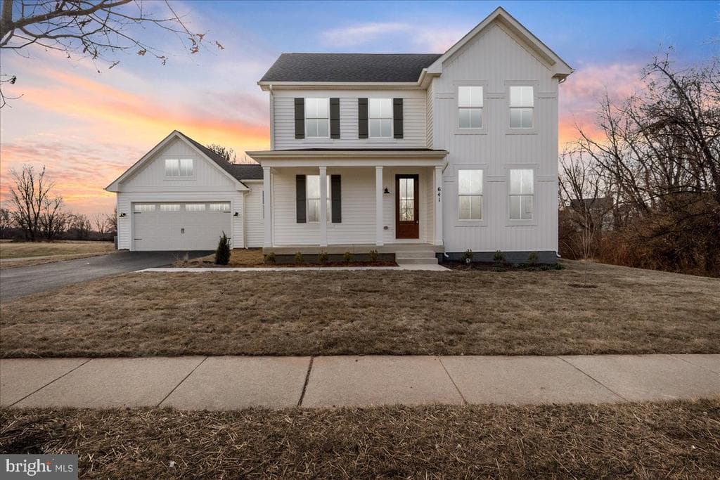 641 Swallowtail Drive photo 1