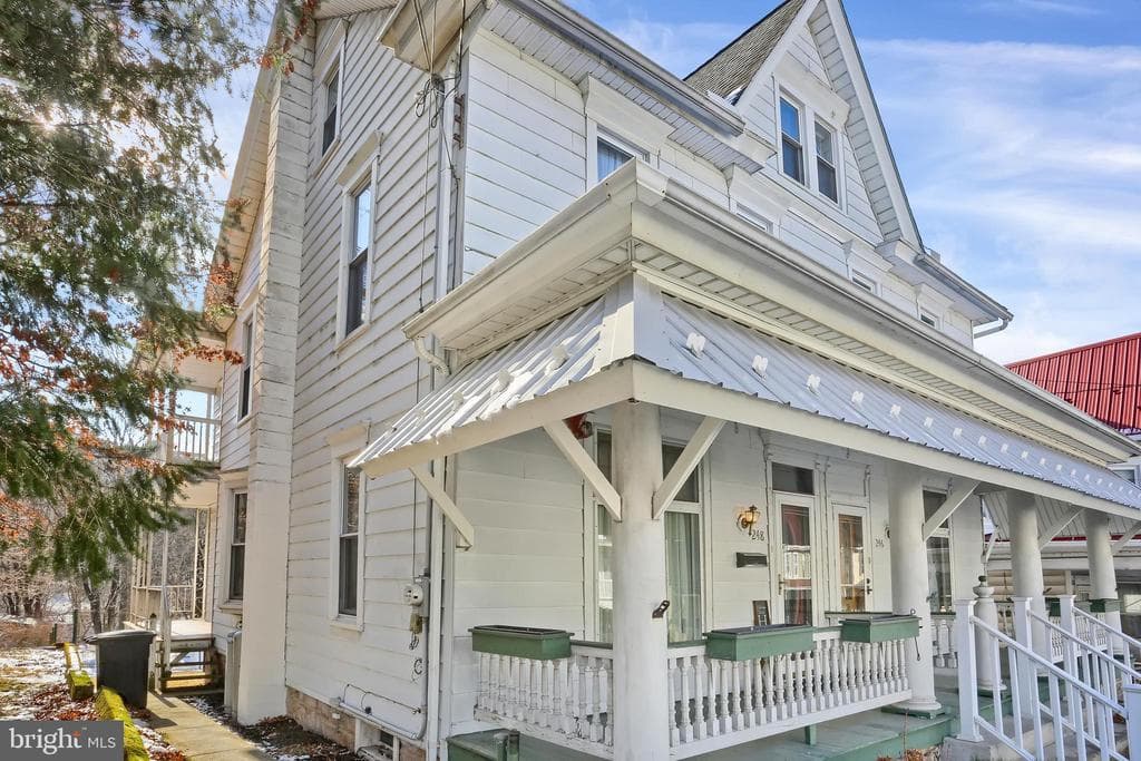248 E Market Street photo 1