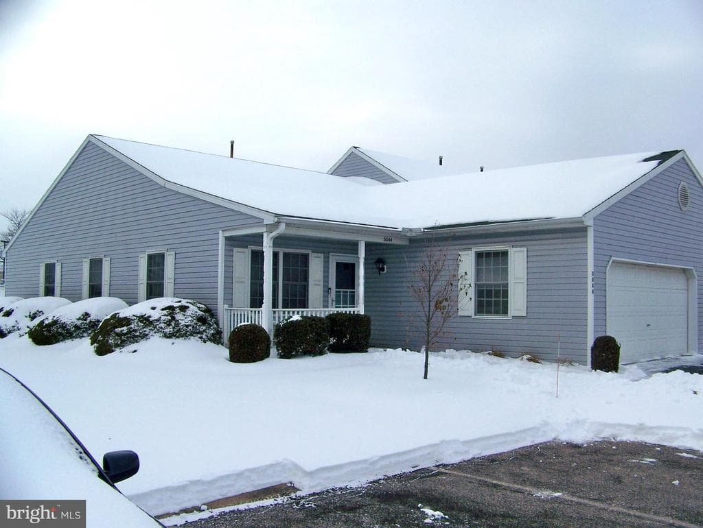 3044 Village Circle W photo 1