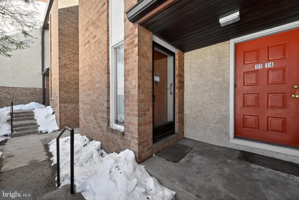 11-13 Aspen Way photo 1