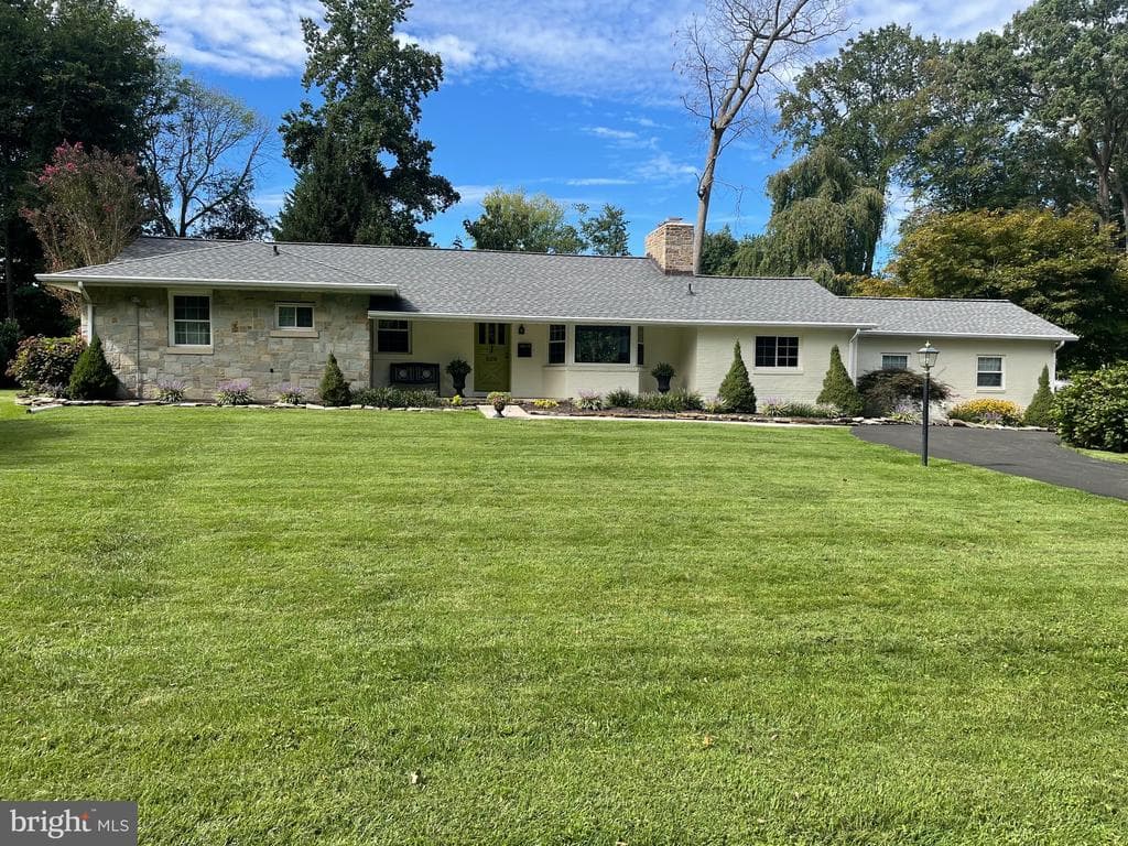 626 Ridgewood Road photo 1