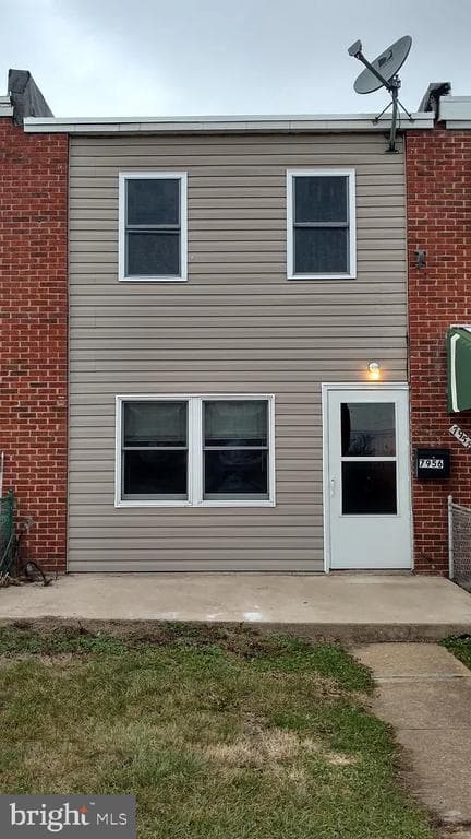 7956 Eastdale Road photo 1