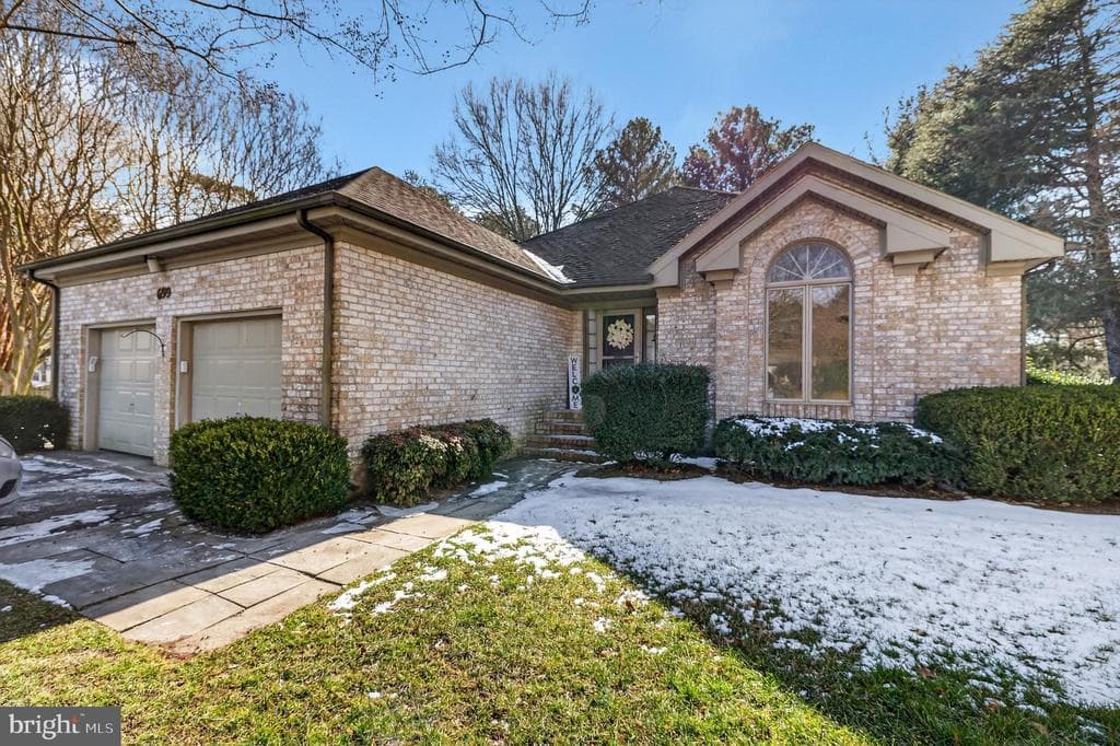 699 N Park Drive photo 1